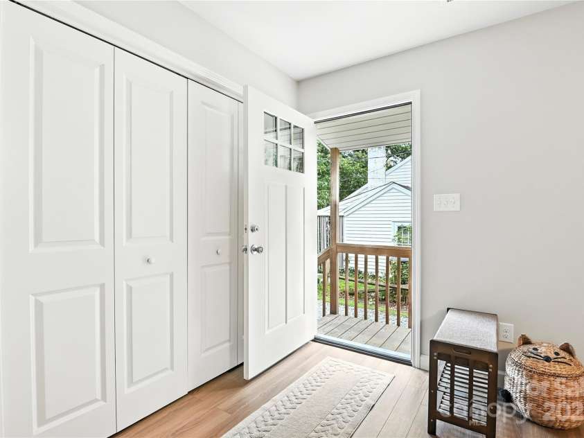 212 Spencer Street, High Point, NC 27265.  MLS# CAR4295295, YatesRealty ID 34703. 