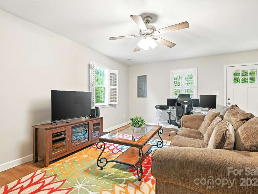 212 Spencer Street, High Point, NC 27265.  MLS# CAR4295295, YatesRealty ID 34703. 