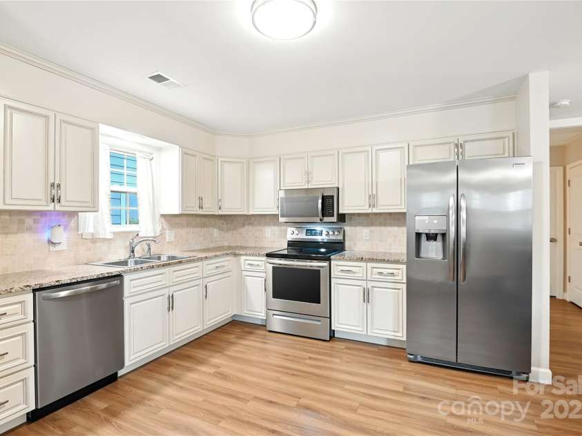 212 Spencer Street, High Point, NC 27265.  MLS# CAR4295295, YatesRealty ID 34703. 