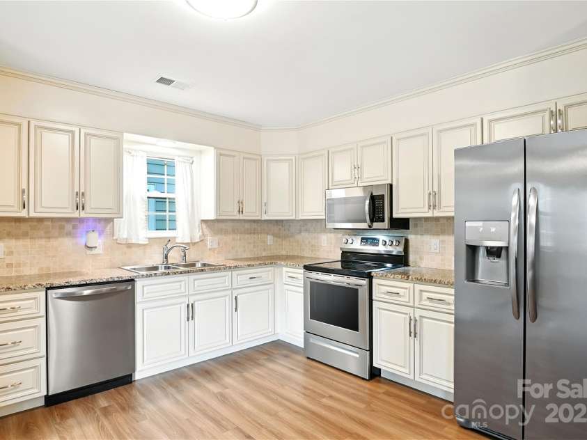 212 Spencer Street, High Point, NC 27265.  MLS# CAR4295295, YatesRealty ID 34703. 