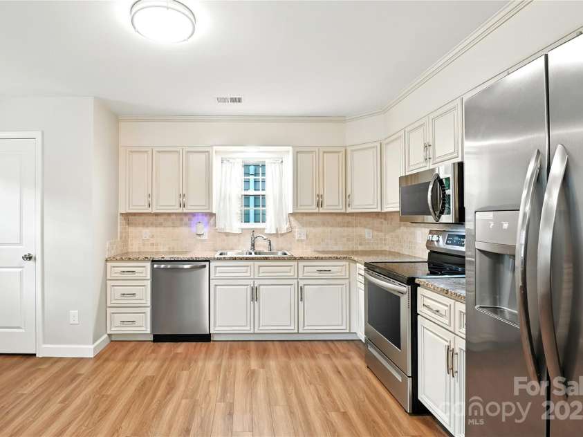 212 Spencer Street, High Point, NC 27265.  MLS# CAR4295295, YatesRealty ID 34703. 