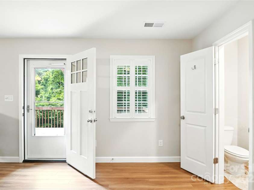 212 Spencer Street, High Point, NC 27265.  MLS# CAR4295295, YatesRealty ID 34703. 