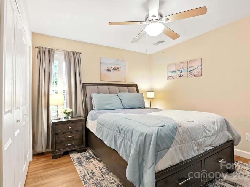 212 Spencer Street, High Point, NC 27265.  MLS# CAR4295295, YatesRealty ID 34703. 