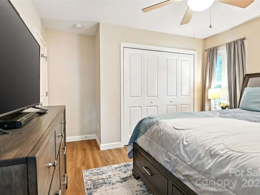 212 Spencer Street, High Point, NC 27265.  MLS# CAR4295295, YatesRealty ID 34703. 