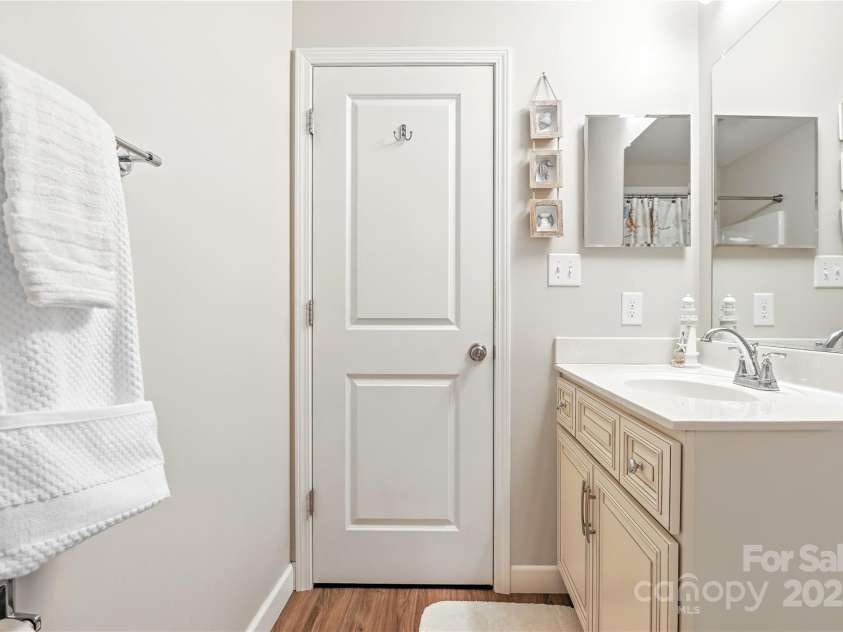 212 Spencer Street, High Point, NC 27265.  MLS# CAR4295295, YatesRealty ID 34703. 