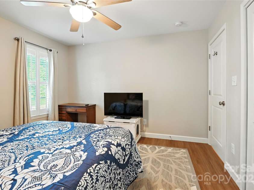 212 Spencer Street, High Point, NC 27265.  MLS# CAR4295295, YatesRealty ID 34703. 