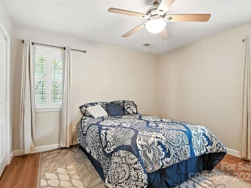 212 Spencer Street, High Point, NC 27265.  MLS# CAR4295295, YatesRealty ID 34703. 