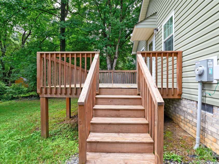 212 Spencer Street, High Point, NC 27265.  MLS# CAR4295295, YatesRealty ID 34703. 