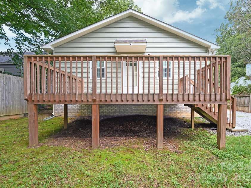 212 Spencer Street, High Point, NC 27265.  MLS# CAR4295295, YatesRealty ID 34703. 