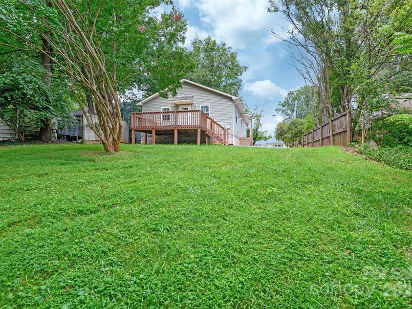 212 Spencer Street, High Point, NC 27265.  MLS# CAR4295295, YatesRealty ID 34703. 