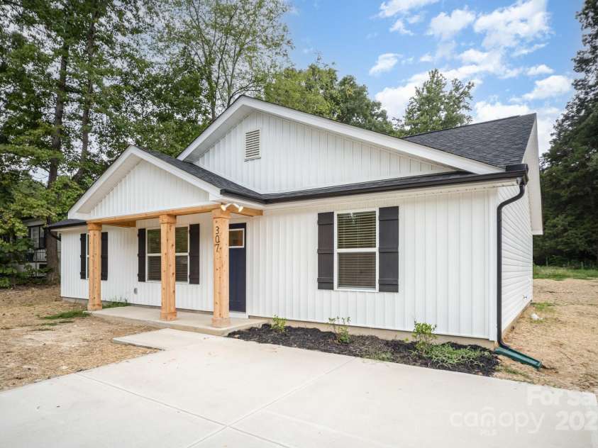 307 Oakdale Avenue, Kannapolis, NC 28083.  MLS# CAR4287737, YatesRealty ID 34704. 