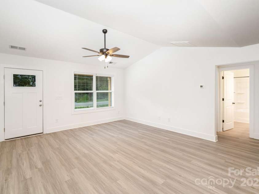 307 Oakdale Avenue, Kannapolis, NC 28083.  MLS# CAR4287737, YatesRealty ID 34704. 