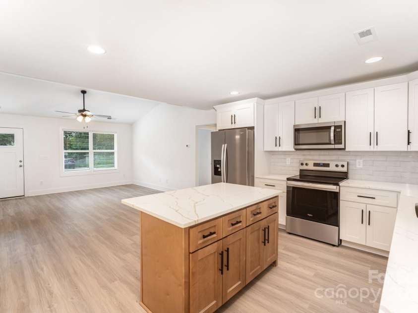 307 Oakdale Avenue, Kannapolis, NC 28083.  MLS# CAR4287737, YatesRealty ID 34704. 