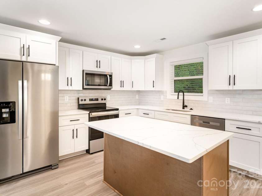 307 Oakdale Avenue, Kannapolis, NC 28083.  MLS# CAR4287737, YatesRealty ID 34704. 