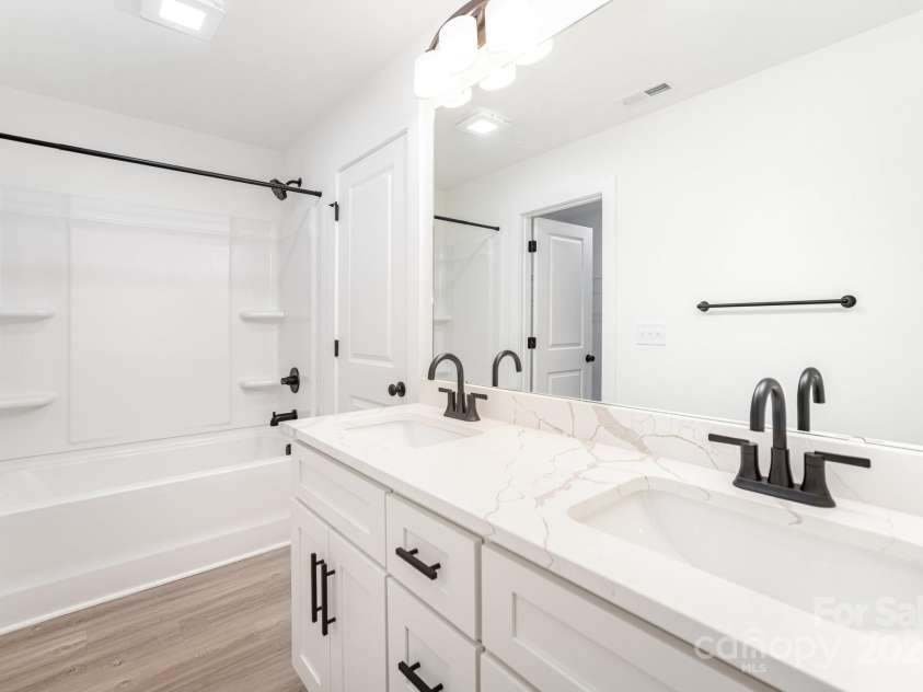 307 Oakdale Avenue, Kannapolis, NC 28083.  MLS# CAR4287737, YatesRealty ID 34704. 