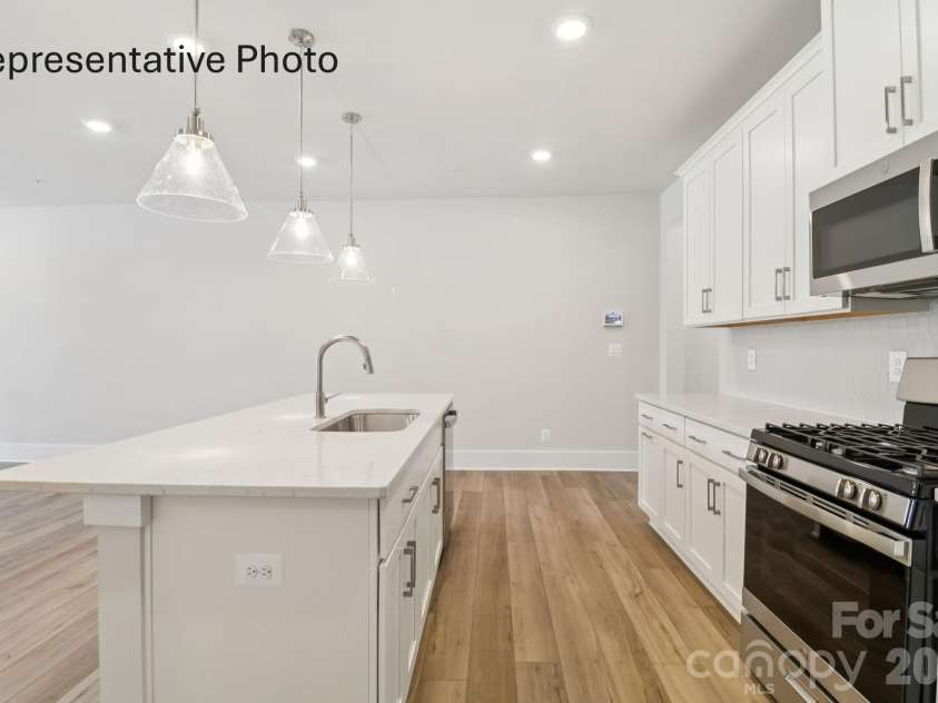 1433 Twin Leaf Road, Fort Mill, SC 29715.  MLS# CAR4400175, YatesRealty ID 34705. Electric cooktop