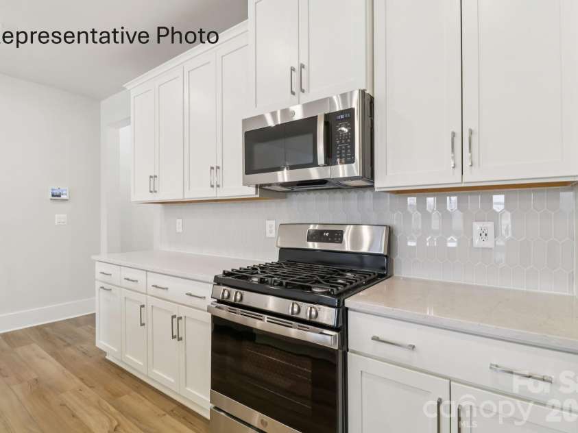 1433 Twin Leaf Road, Fort Mill, SC 29715.  MLS# CAR4400175, YatesRealty ID 34705. Electric cooktop