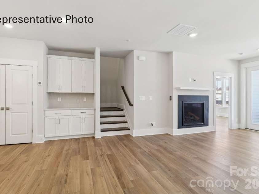 1433 Twin Leaf Road, Fort Mill, SC 29715.  MLS# CAR4400175, YatesRealty ID 34705. Electric Fireplace