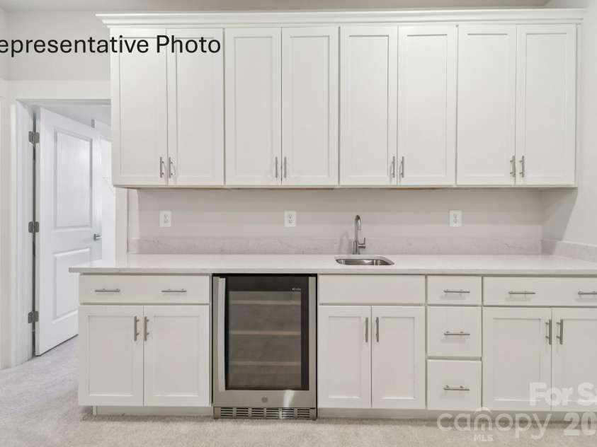 1433 Twin Leaf Road, Fort Mill, SC 29715.  MLS# CAR4400175, YatesRealty ID 34705. Wet bar