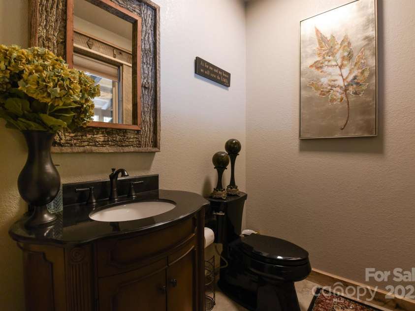 16 Gihon Waters Trail, Canton, NC 28716.  MLS# CAR4291621, YatesRealty ID 34705. GUEST BATH