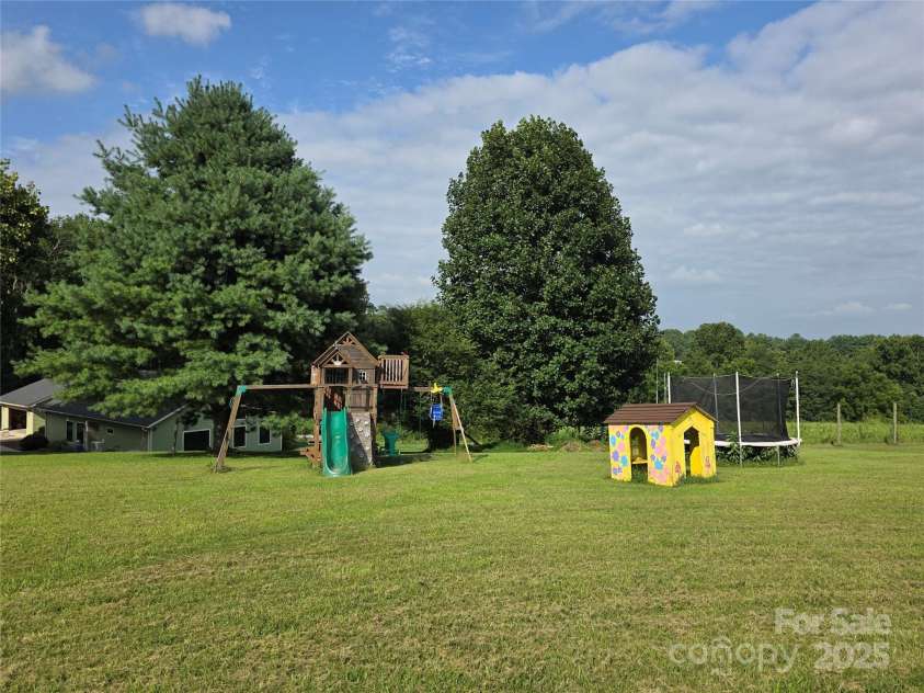 21 Persimmon Drive, Mills River, NC 28759.  MLS# CAR4289280, YatesRealty ID 34706. 