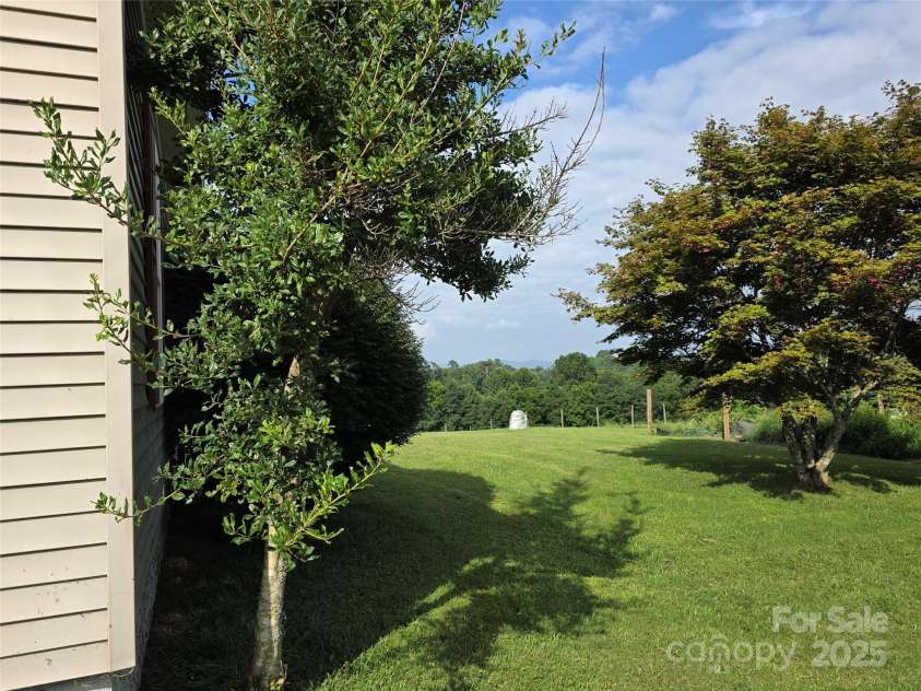 21 Persimmon Drive, Mills River, NC 28759.  MLS# CAR4289280, YatesRealty ID 34706. 