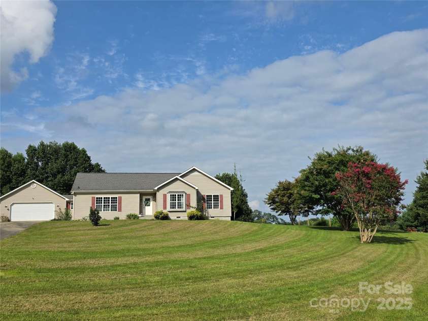 21 Persimmon Drive, Mills River, NC 28759.  MLS# CAR4289280, YatesRealty ID 34706. 