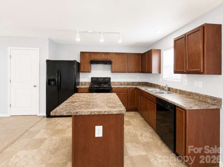 7417 O'Hara Street, Huntersville, NC 28078.  MLS# CAR4395903, YatesRealty ID 34706. Kitchen