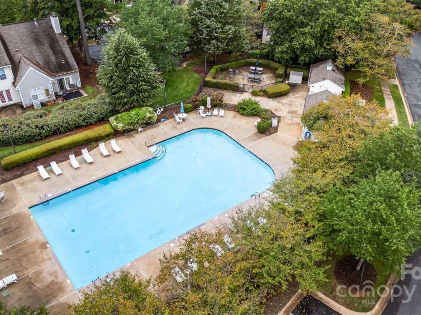 5921 Cougar Lane, Charlotte, NC 28269.  MLS# CAR4291089, YatesRealty ID 34708. Community Pool