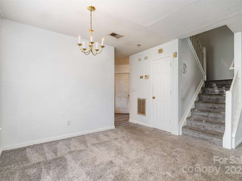 5921 Cougar Lane, Charlotte, NC 28269.  MLS# CAR4291089, YatesRealty ID 34708. Dining Area