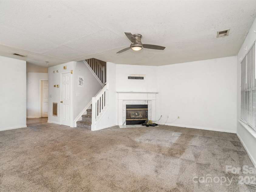 5921 Cougar Lane, Charlotte, NC 28269.  MLS# CAR4291089, YatesRealty ID 34708. Living Room