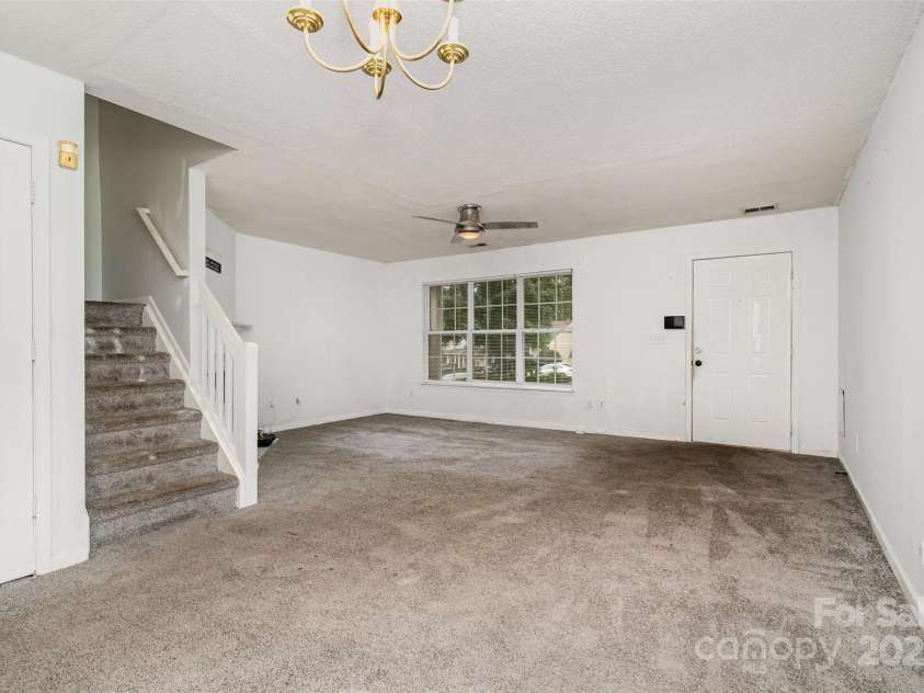 5921 Cougar Lane, Charlotte, NC 28269.  MLS# CAR4291089, YatesRealty ID 34708. Living Room