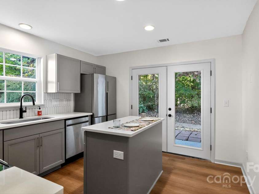 5921 Cougar Lane, Charlotte, NC 28269.  MLS# CAR4319214, YatesRealty ID 34708. 