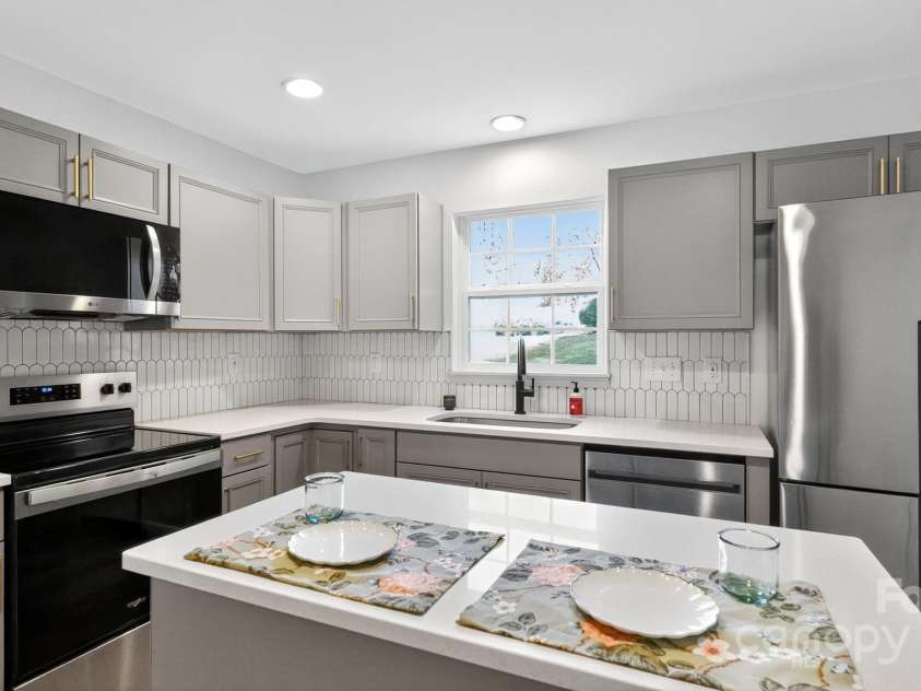 5921 Cougar Lane, Charlotte, NC 28269.  MLS# CAR4319214, YatesRealty ID 34708. 