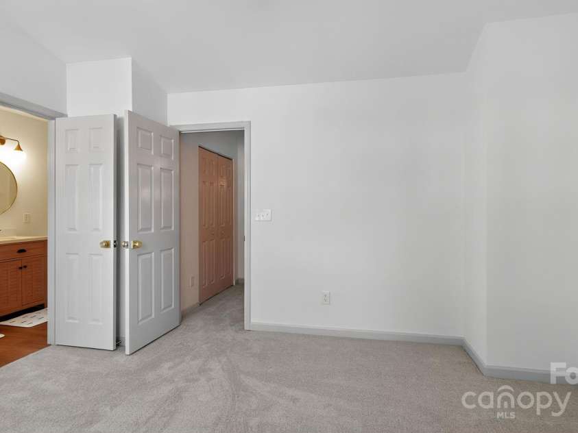 5921 Cougar Lane, Charlotte, NC 28269.  MLS# CAR4319214, YatesRealty ID 34708. 