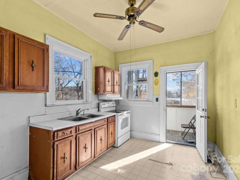 1011 Ashe Avenue, Lenoir, NC 28645.  MLS# CAR4326703, YatesRealty ID 3471. 