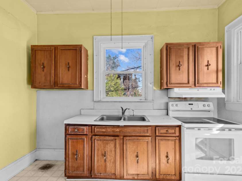 1011 Ashe Avenue, Lenoir, NC 28645.  MLS# CAR4326703, YatesRealty ID 3471. 