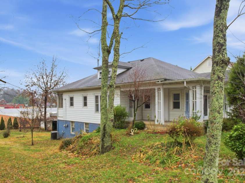 1011 Ashe Avenue, Lenoir, NC 28645.  MLS# CAR4326703, YatesRealty ID 3471. 