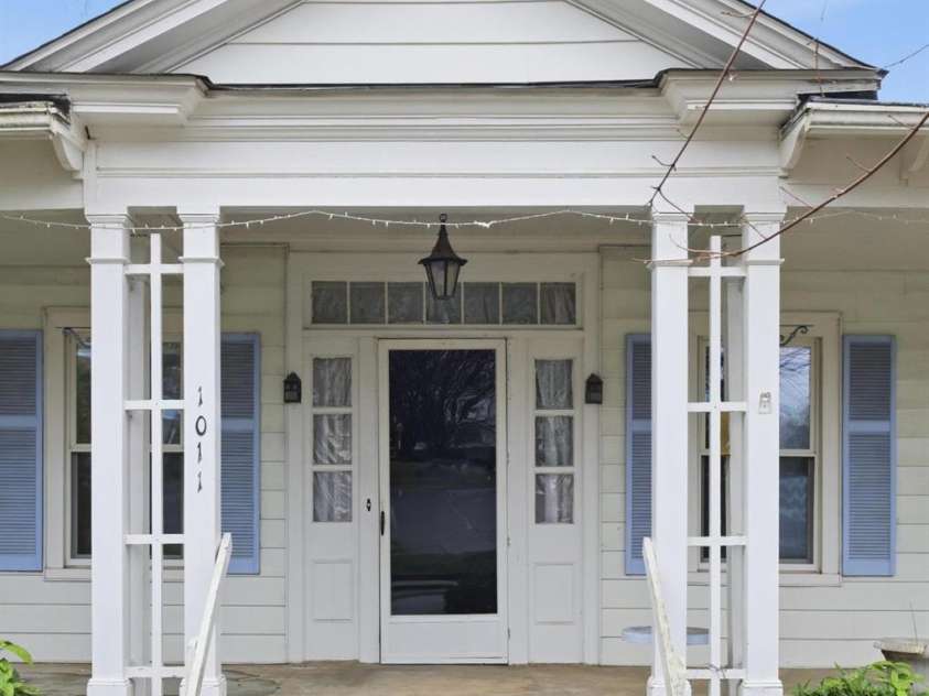 1011 Ashe Avenue, Lenoir, NC 28645.  MLS# CAR4326703, YatesRealty ID 3471. 