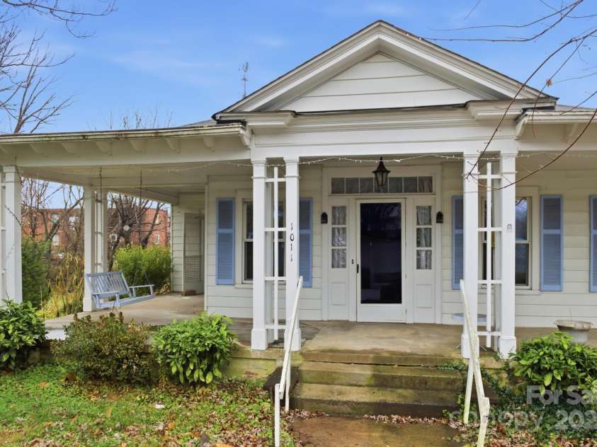 1011 Ashe Avenue, Lenoir, NC 28645.  MLS# CAR4326703, YatesRealty ID 3471. 