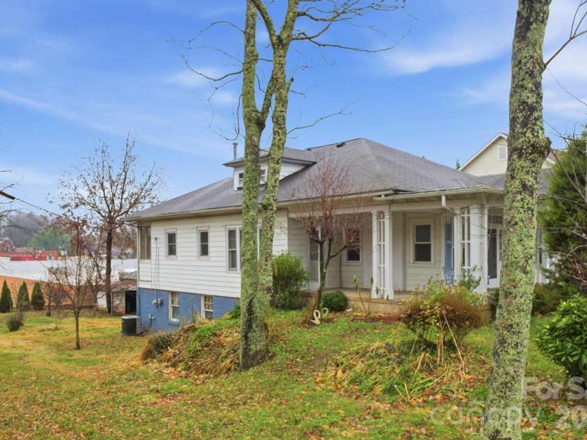 1011 Ashe Avenue, Lenoir, NC 28645.  MLS# CAR4425210, YatesRealty ID 3471. 