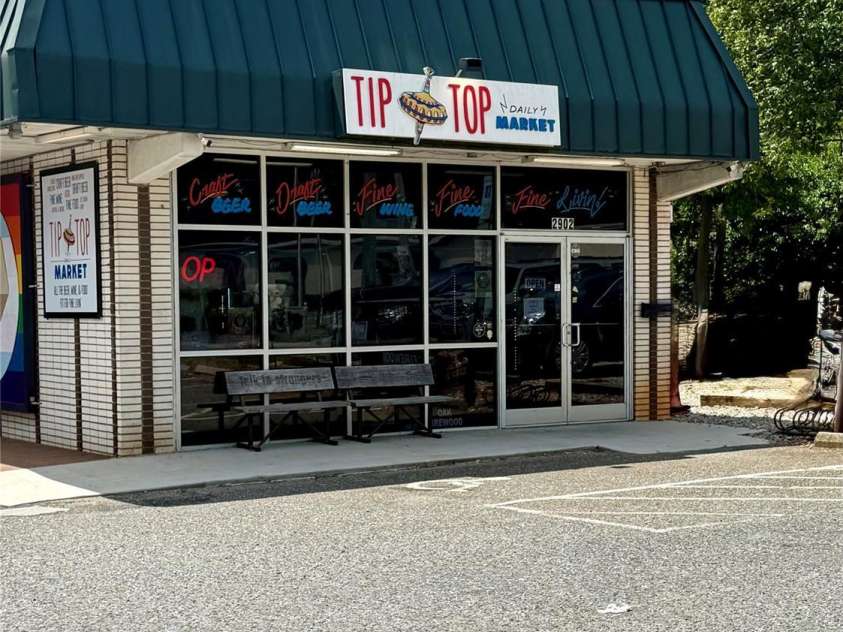 1325 Shamrock Drive, Charlotte, NC 28205.  MLS# CAR4285688, YatesRealty ID 34710. Convenience Store -Tip Top Daily Market on The Plaza