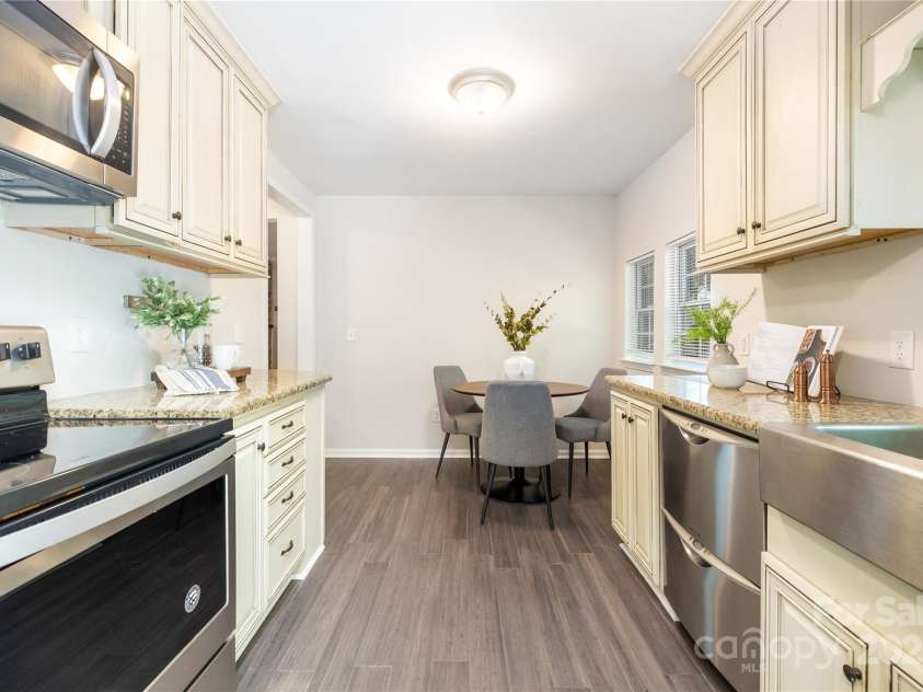 1325 Shamrock Drive, Charlotte, NC 28205.  MLS# CAR4285688, YatesRealty ID 34710. Kitchen