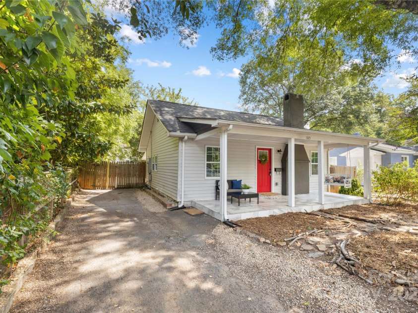 1325 Shamrock Drive, Charlotte, NC 28205.  MLS# CAR4285688, YatesRealty ID 34710. Situated on 0.11 acres in walking distance to The Plaza