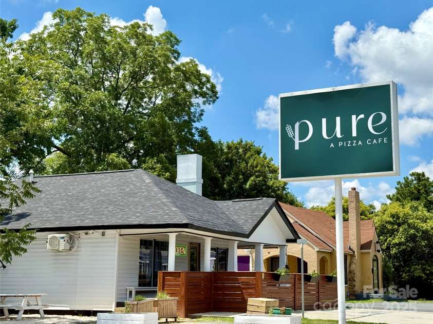 1325 Shamrock Drive, Charlotte, NC 28205.  MLS# CAR4285688, YatesRealty ID 34710. Walk to Pure Pizza on the Plaza