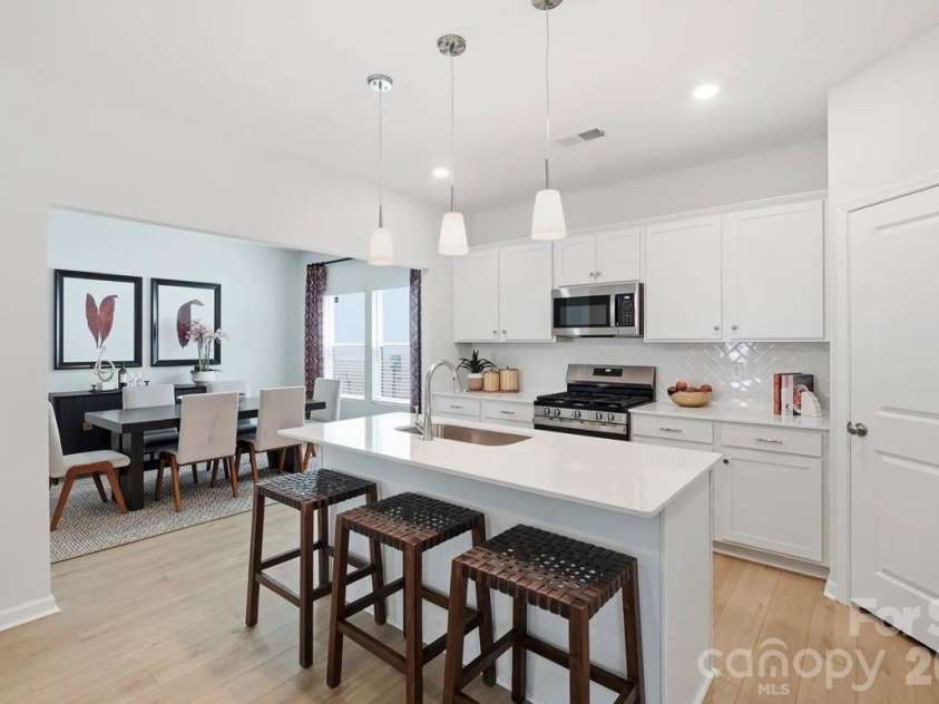 1404 Bansal Drive, Charlotte, NC 28215.  MLS# CAR4400083, YatesRealty ID 34710. 