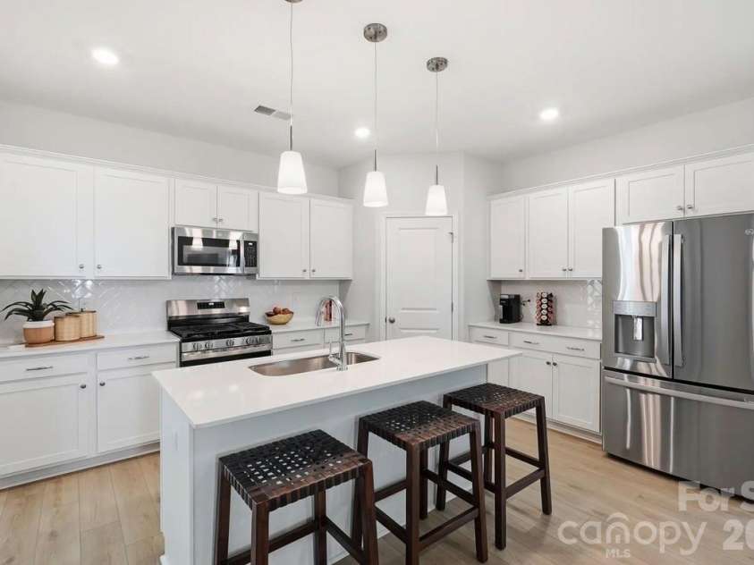 1404 Bansal Drive, Charlotte, NC 28215.  MLS# CAR4400083, YatesRealty ID 34710. 
