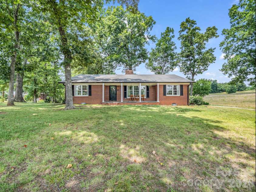 201 Lincoln Road, Forest City, NC 28043.  MLS# CAR4398972, YatesRealty ID 34711. 