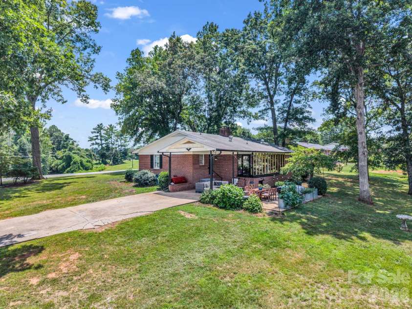201 Lincoln Road, Forest City, NC 28043.  MLS# CAR4398972, YatesRealty ID 34711. 