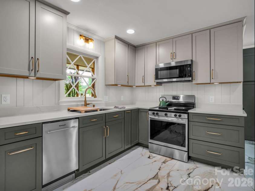201 Lincoln Road, Forest City, NC 28043.  MLS# CAR4398972, YatesRealty ID 34711. 